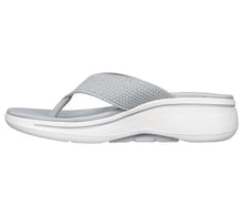 Load image into Gallery viewer, WOMEN&#39;S GO WALK Arch Fit Sandal - Luminous
