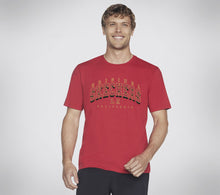 Load image into Gallery viewer, MEN&#39;S CLOTHING SKECHERS UNIVERSITY TEE
