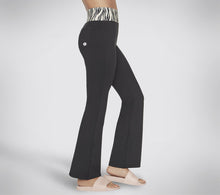 Load image into Gallery viewer, WOMEN&#39;S CLOTHING DVF GSPT FLARE PANTS
